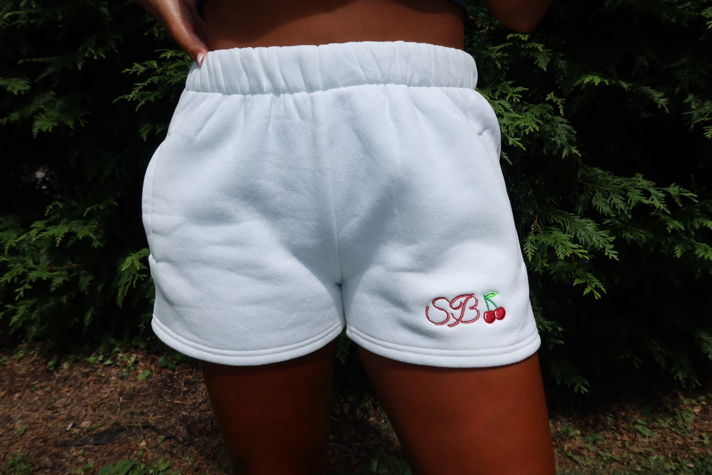 SB WHITE SHORTS // Cherry